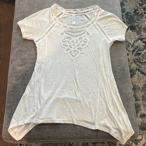 CREAM SHORT SLEEVE EYELET TOP